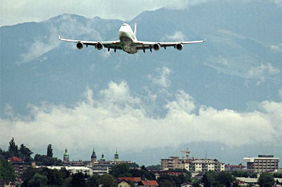 Lufthansa B747 approaching INN for excursion